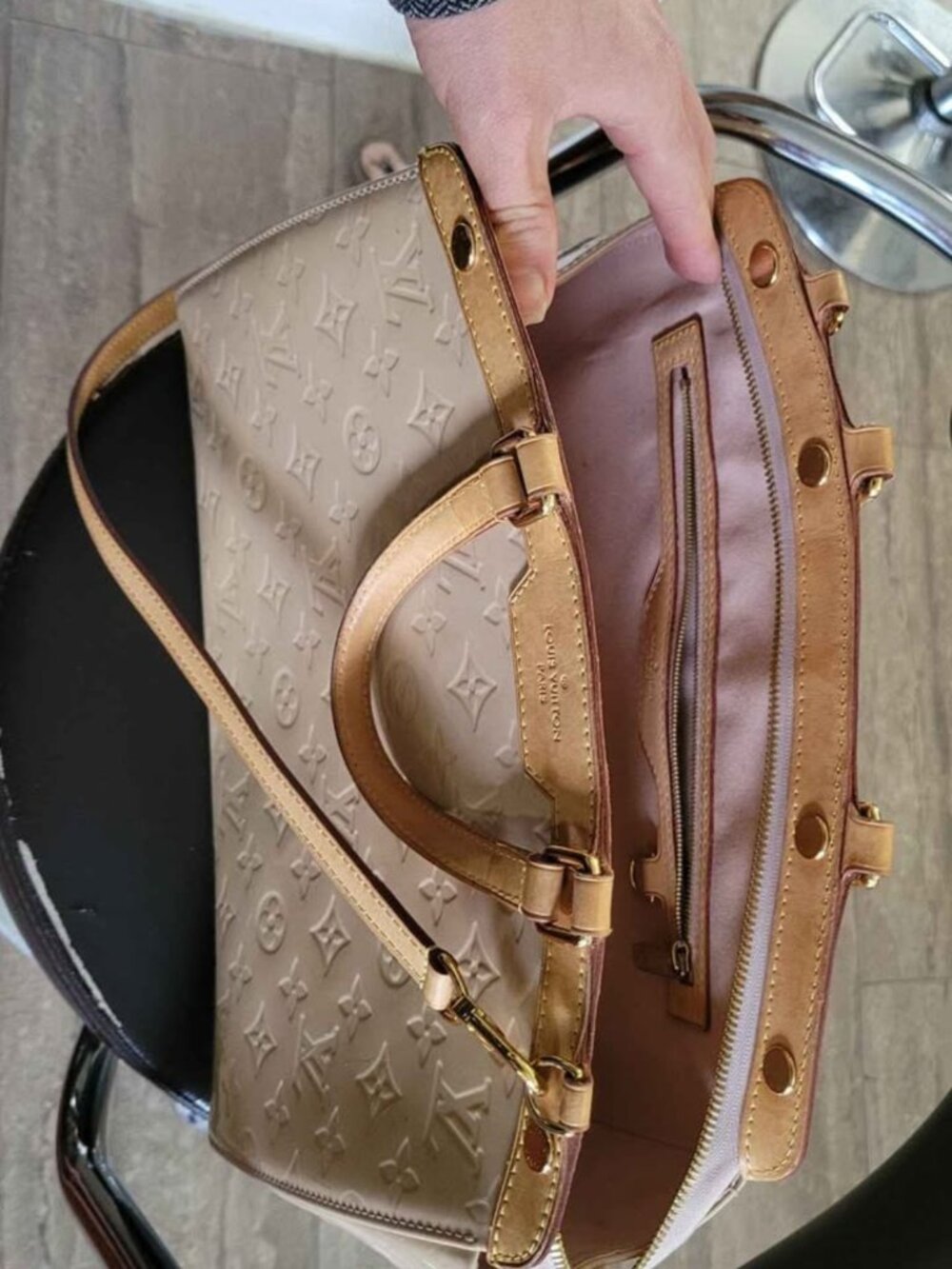Louis Vuitton Brea Vernis MM Bag (Beige) like new - Picture 5 of 8